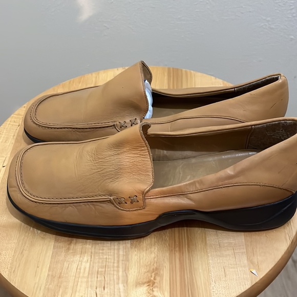 Kenneth Cole’s Reaction Tournament men’ leather slip on loafers. Tan. Size 7.5 - Picture 8 of 9